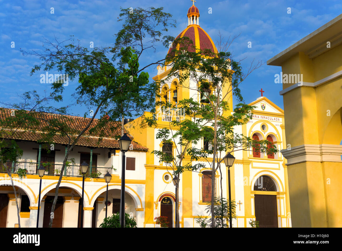 Kirche der Unbefleckten Empfängnis und koloniale Architektur in Mompox, Kolumbien Stockfoto