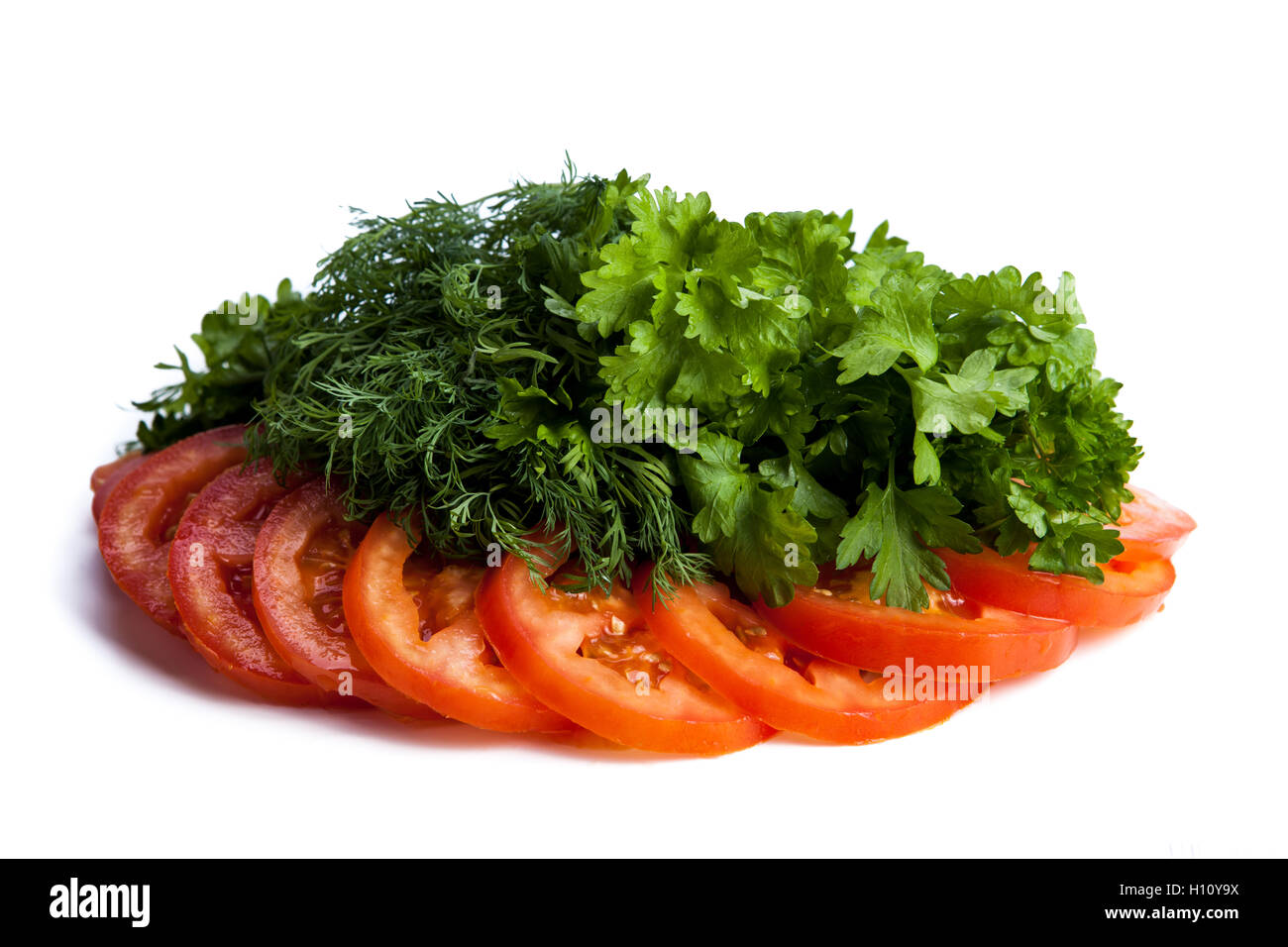 Schneiden Sie Stücke von Tomaten, Petersilie und dill Stockfoto