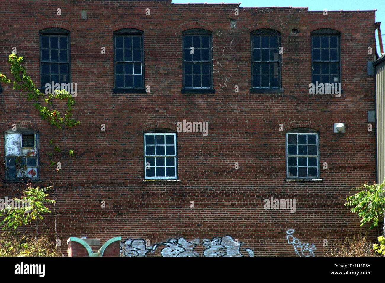 Ziegelmauer am Gebäude im historischen Stadtzentrum von Lynchburg, Virginia, USA Stockfoto