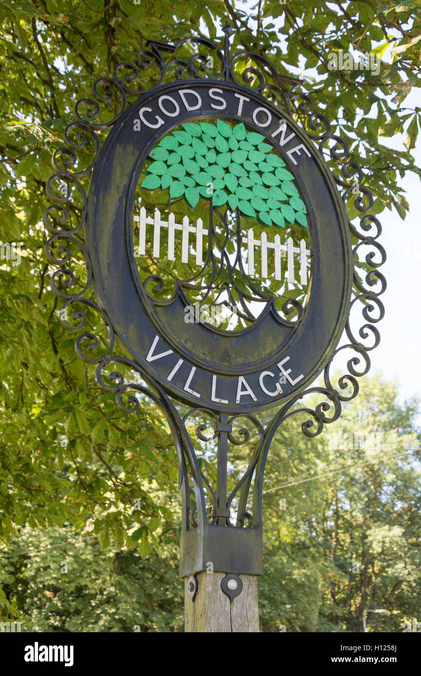 Gottstein Dorf Schild, Gottstein, Surrey, England, Vereinigtes Königreich Stockfoto