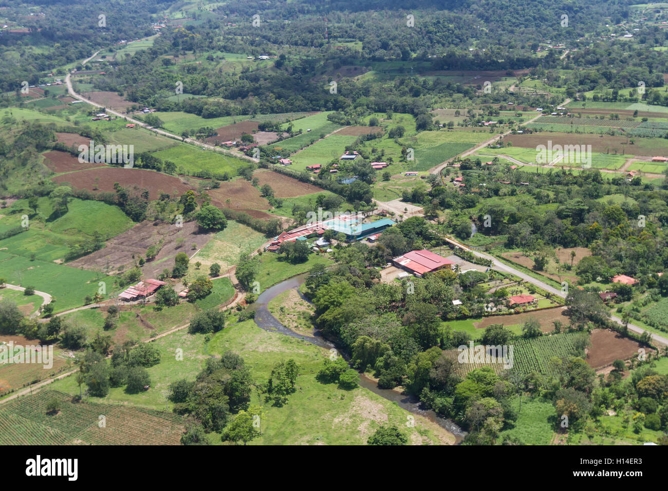 Alajuela, Costa Rica - 24.Mai: Die Landschaft der Costa Rica durch die Wolken bilden einen Inlandsflug, Costa Rica. 24. Mai 2016, Alajue Stockfoto