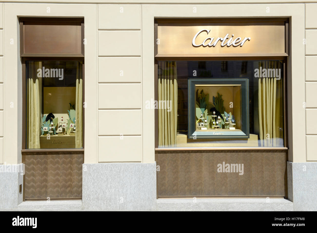 Lugano, Schweiz - 25 august 2016: Vitrinen von Cartier Uhrmacher laden in Lugano in der Schweiz Stockfoto