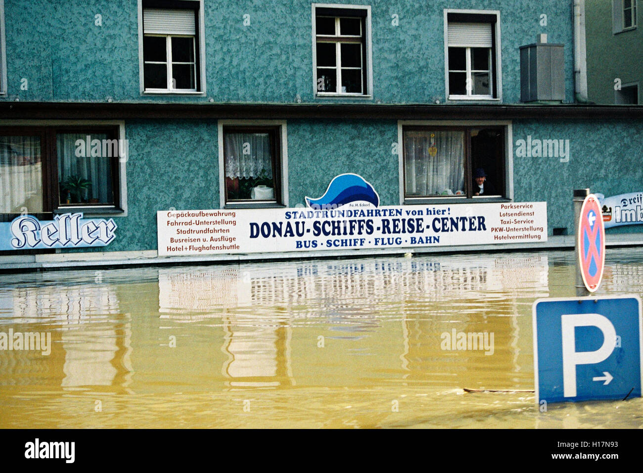 FFT0208123150-06 12.08.2002 Passau, B Ayern Jahrhunderthochwasser; sterben Sie Uferpromenade Unter Wasser; der Pegel der Donau Lag schlug Stockfoto