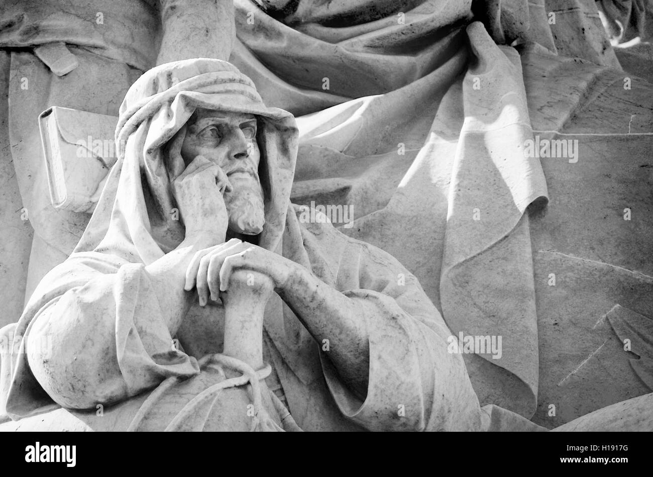 LONDON, UK - 5. September 2013: ein Denker Skulptur in der Asien-Gruppe von John Henry Foley außerhalb der berühmten Albert Memorial in Londo Stockfoto