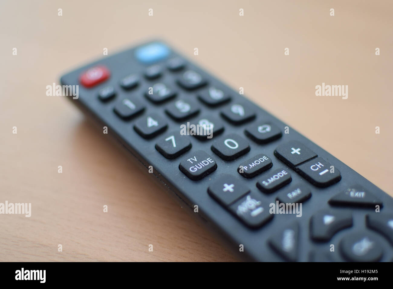 TV-Fernbedienung nach links Stockfoto