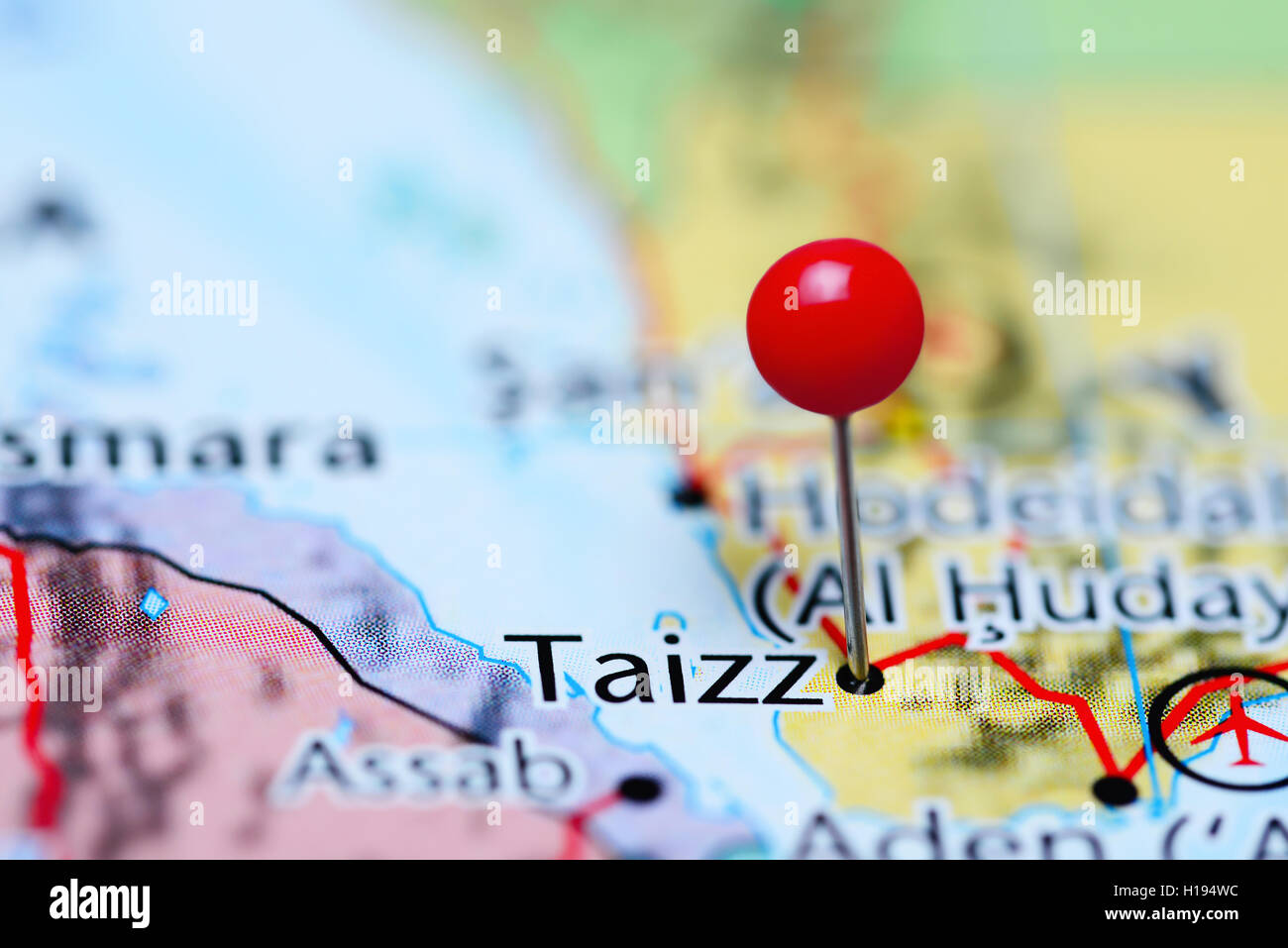 Taiz fixiert auf einer Karte von Jemen Stockfoto