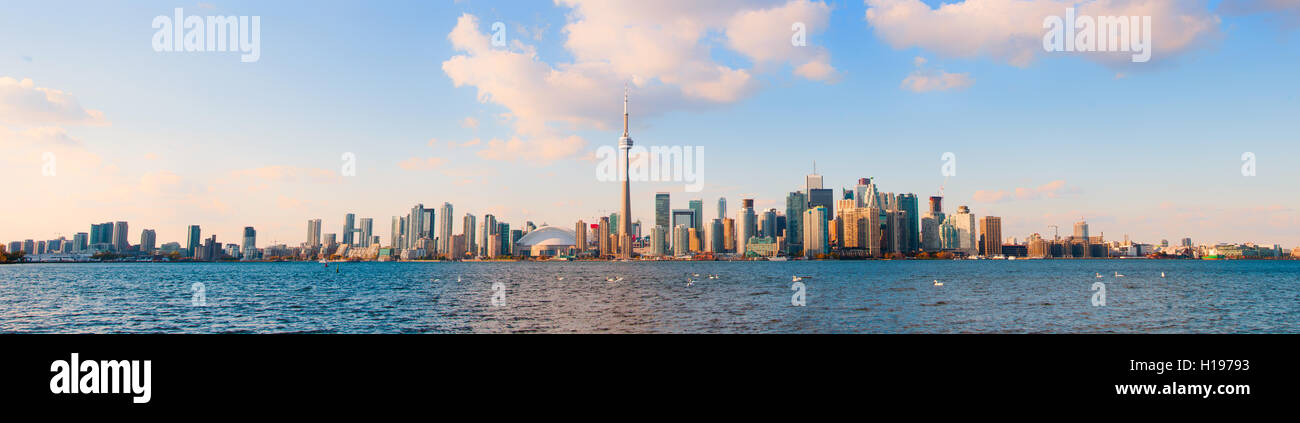 Panoramablick über die Skyline von Toronto zur Tageszeit Stockfoto