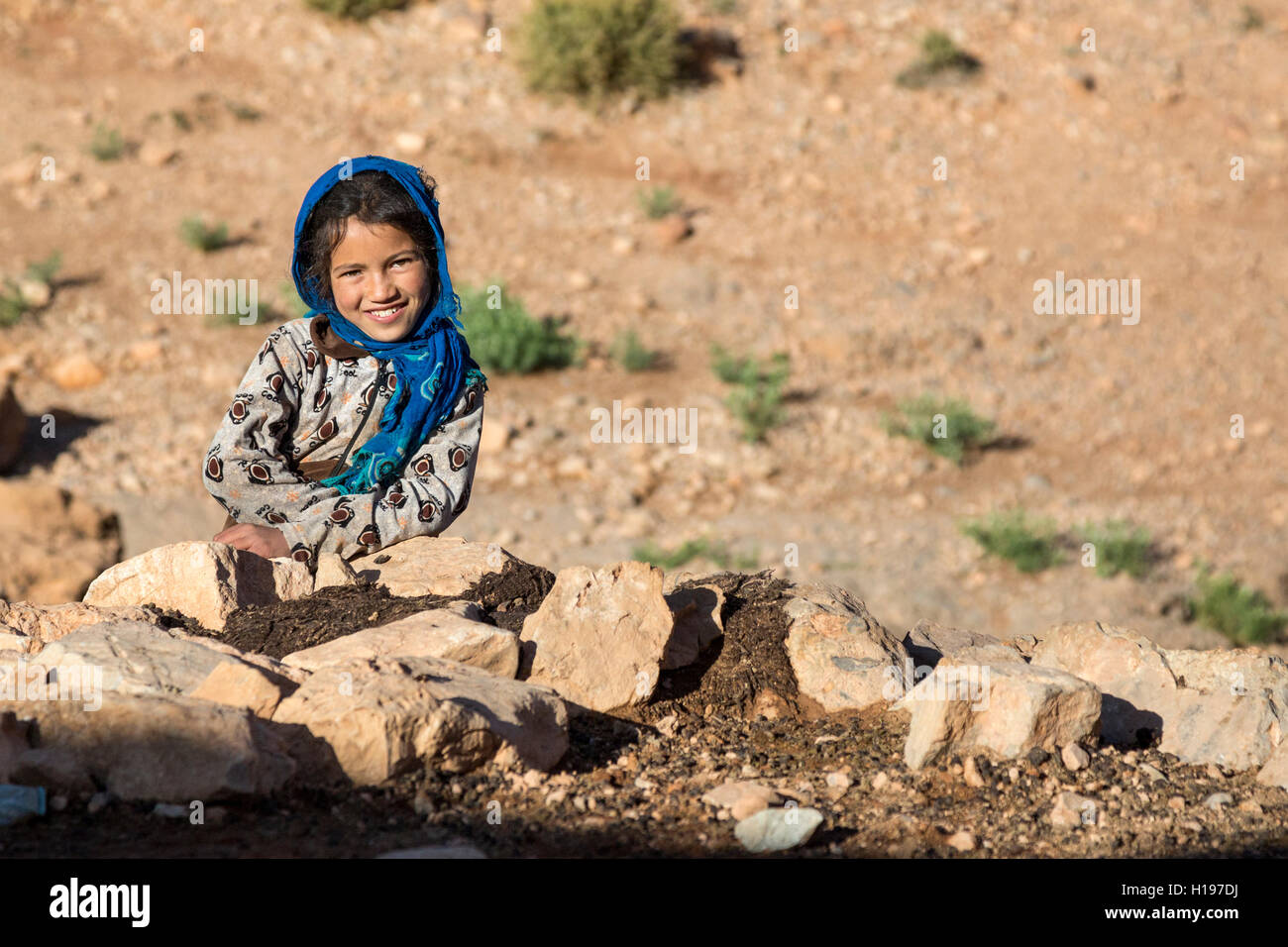Todra Schlucht, Marokko.  Amazigh Berber Mädchen, neun Jahre alt. Stockfoto