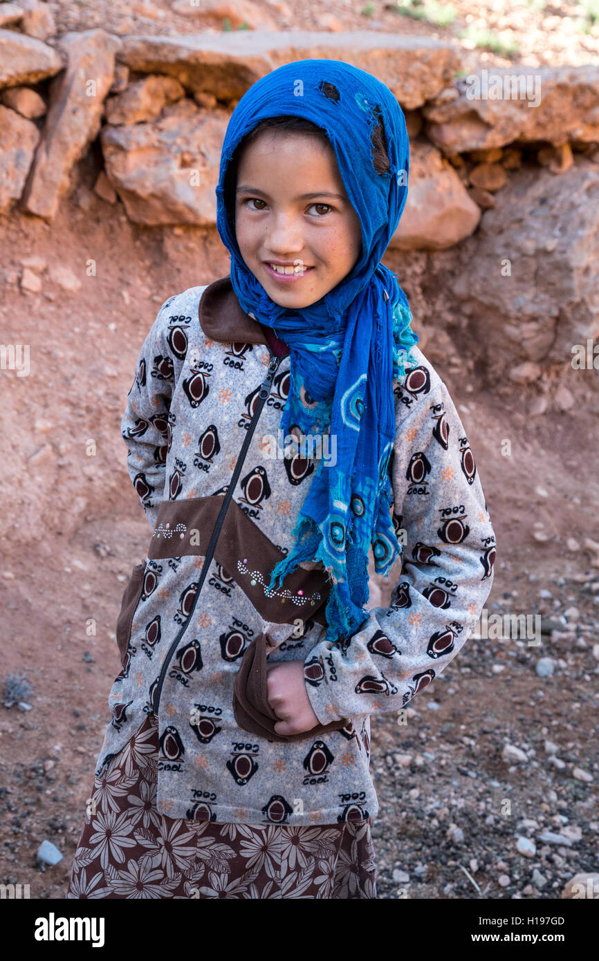 Todra Schlucht, Marokko.  Amazigh Berber Mädchen, neun Jahre alt. Stockfoto