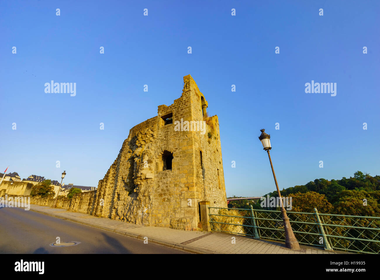 Historische Überreste der Stadtmauer am Bock, Luxemburg Stockfoto