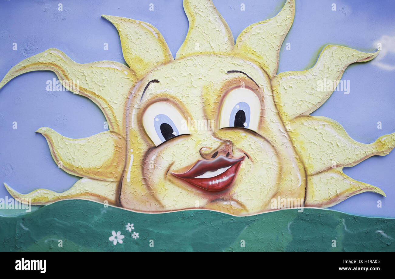 Lachende Sonne in städtischen Wand symbol Stockfoto