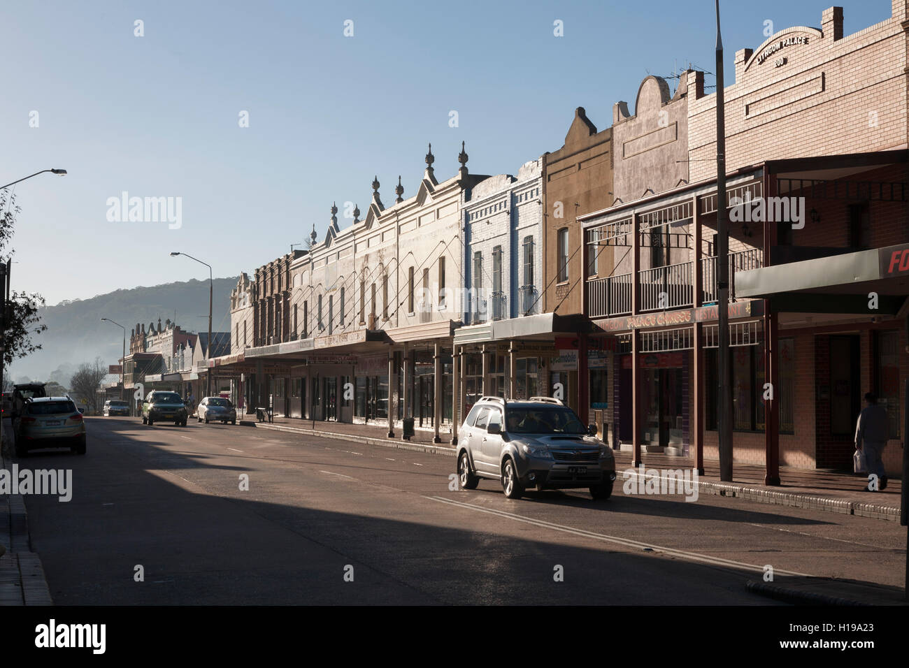 Historischen Streifen Einzelhandel Schaufenster entlang der Main Street Lithgow New South Wales Australien Stockfoto