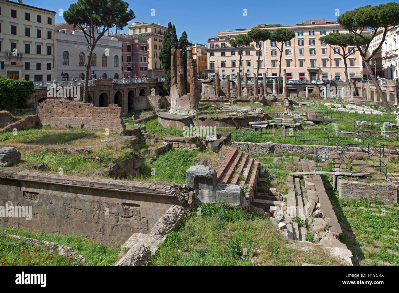 Das Largo di Torre Argentina mit vier republikanischen Ära Tempel Ruinen. Rom Stockfoto