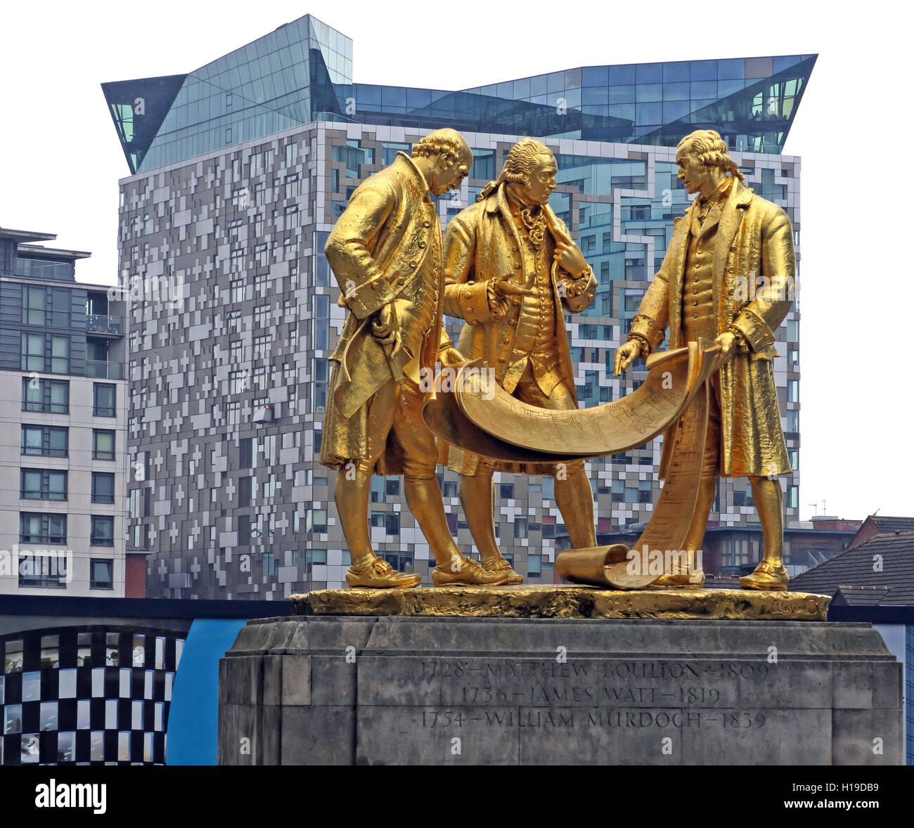 Matthew Boulton, James Watt und William Murdoch, goldene Statue, von William Bloye und Raymond Forbes-Kings, breit St, Birmingham, England, Großbritannien Stockfoto