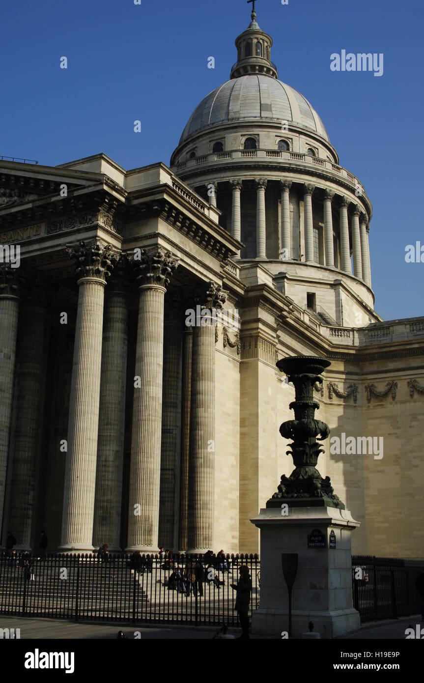 Frankreich. Paris. Das Pantheon (1758-1790). Weltliche Mausoleum mit den Überresten von angesehenen französischen Bürger. BuiIt von Jacques-Germain Soufflot (1713-1780) und Jean-Baptiste Rondelet (1743-1829) im Stil des Neoklassizismus. Von einer Kuppel überragt. Stockfoto