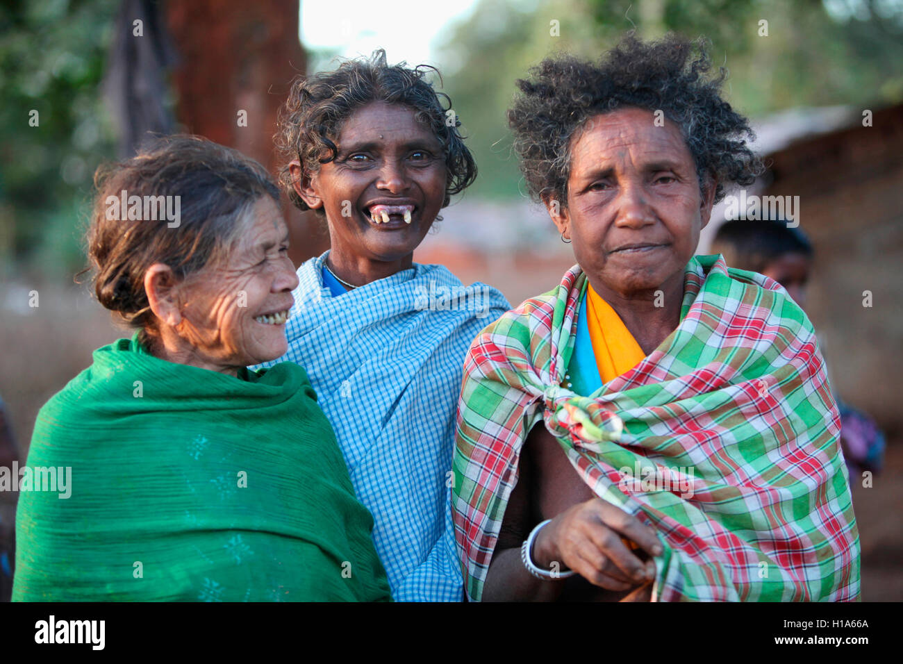 Alte Frauen, Stamm Dhurwa, Dorf Gonchapar, Chattisgarh, Indien. Ländliche Gesichter Indiens Stockfoto