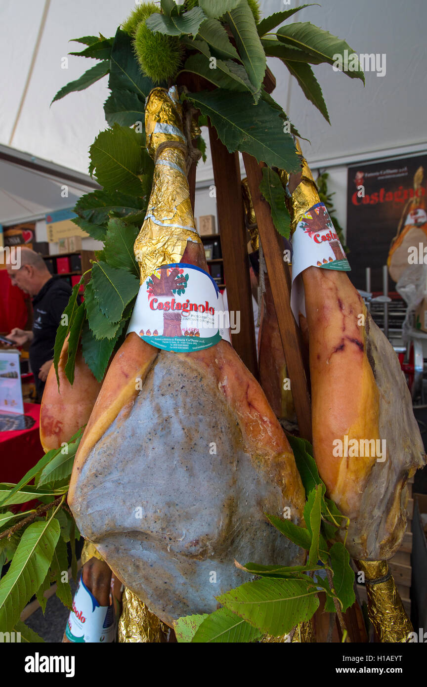 Italien-Piemont-Turin - "Mutter Erde - 2016 Salone del Gusto"-das Thema der diesjährigen Ausgabe ist LOVING THE EARTH - Emilia Romagna - Castagnolo-Schinken von Modena © wirklich Easy Star/Alamy Live News Stockfoto