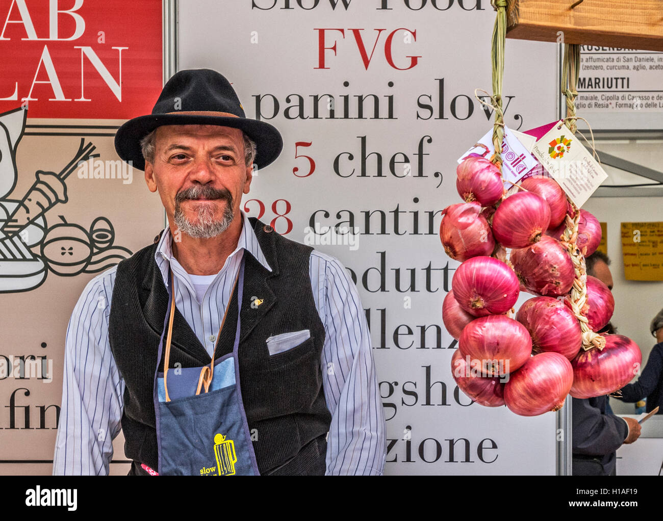 Italien-Piemont-Turin - "Mutter Erde - 2016 Salone del Gusto"-das Thema der diesjährigen Ausgabe ist die Erde - Friaul - Zwiebel Cavasso e Della Val Casa lieben © wirklich Easy Star/Alamy Live News Stockfoto