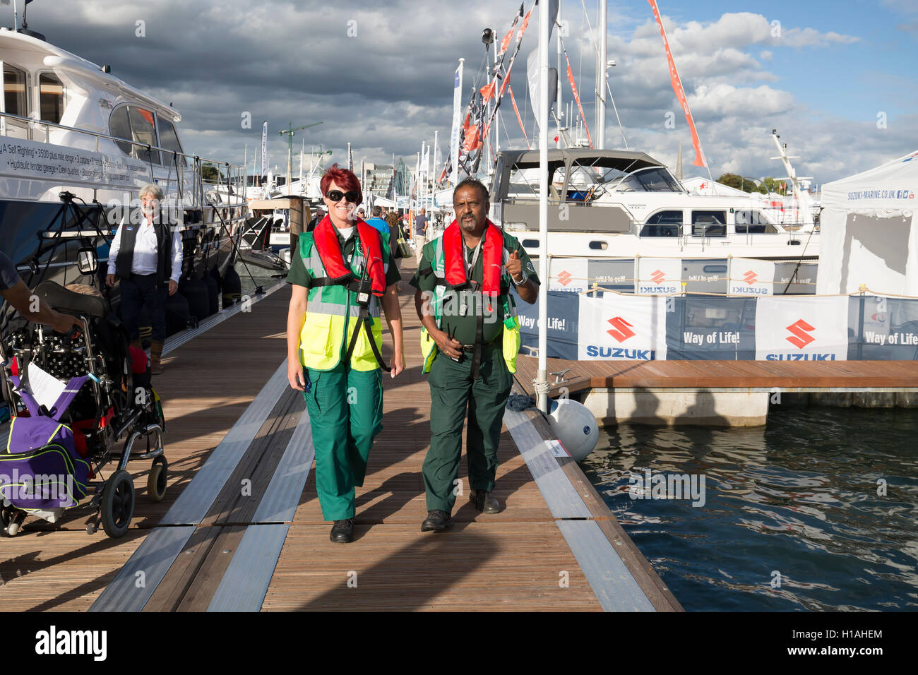 Southampton, UK, 22. September 2016, Paramedico im Dienst an der Southampton Boat Show 201 Kredit: Keith Larby/Alamy Live News Stockfoto