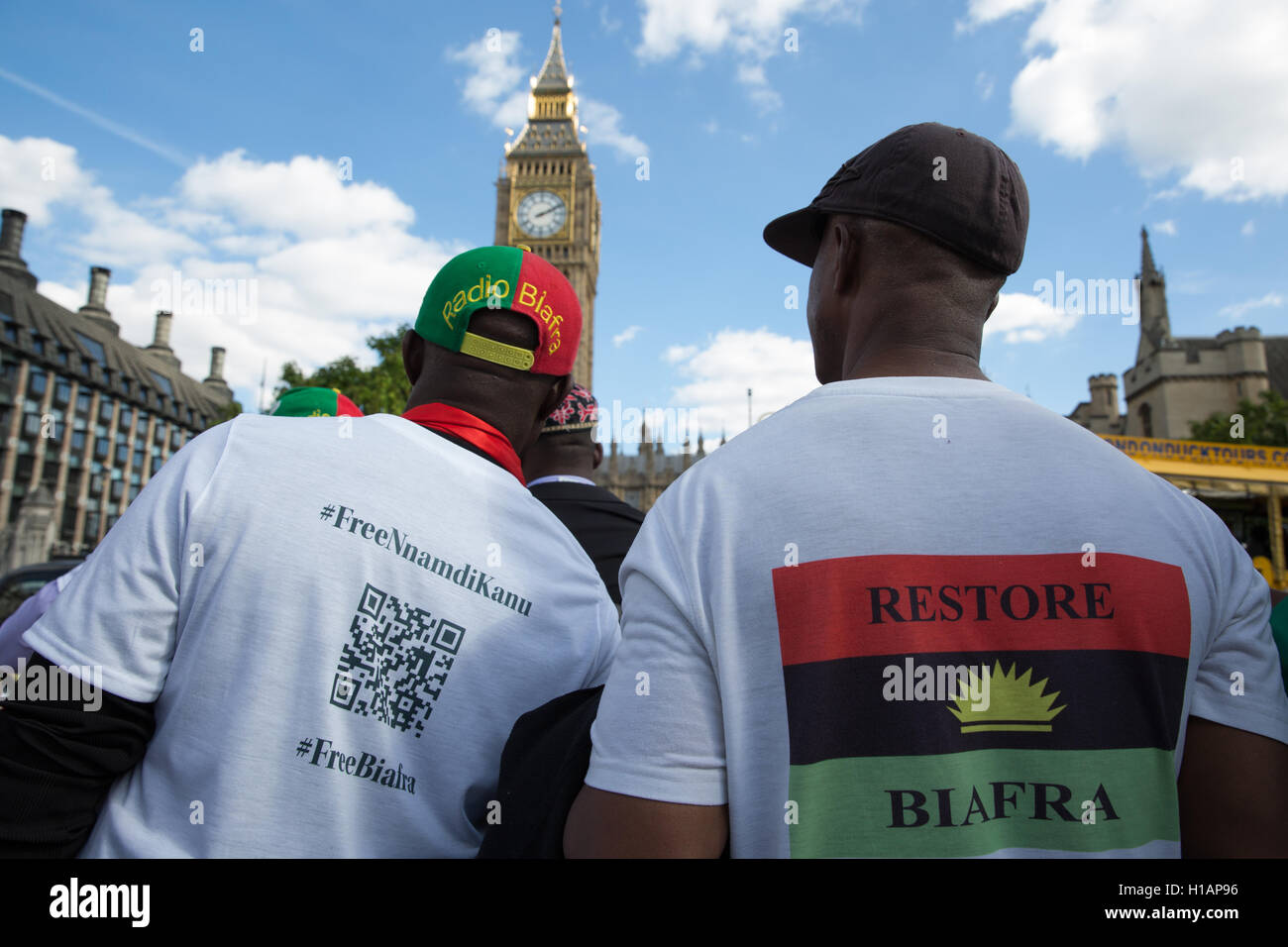 London, UK. 23. September 2016. Vertreter der Großbritanniens Biafra Gemeinschaft Protest in Parliament Square, Selbstbestimmung zu fordern und die Freisetzung von Biafrans statt von der nigerianischen Regierung. Stockfoto