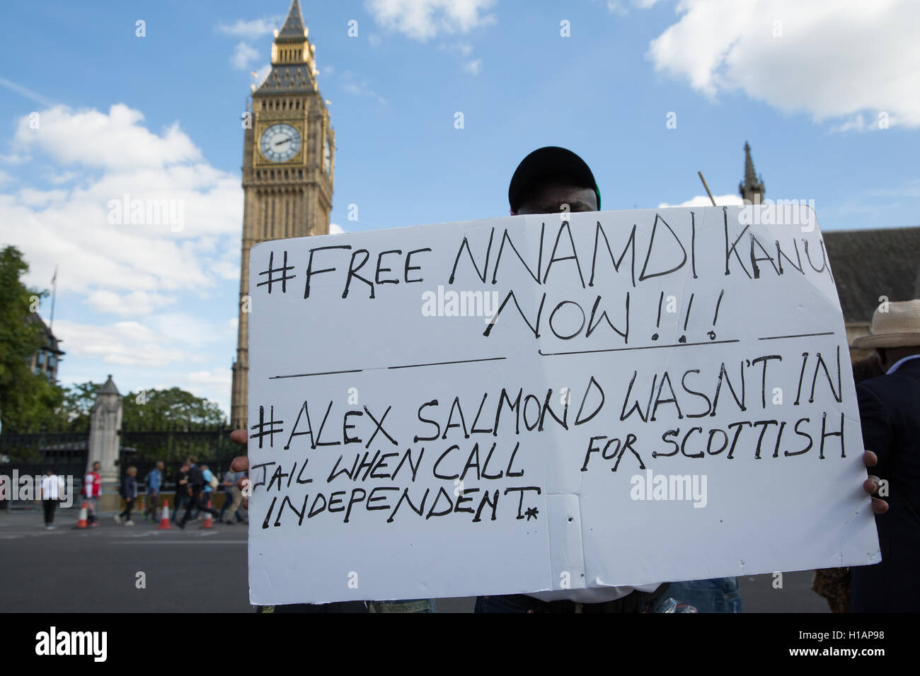 London, UK. 23. September 2016. Vertreter der Großbritanniens Biafra Gemeinschaft Protest in Parliament Square, Selbstbestimmung zu fordern und die Freisetzung von Biafrans statt von der nigerianischen Regierung. Stockfoto