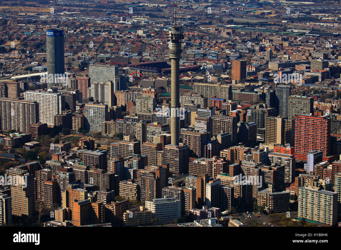 Luftaufnahme von Hillbrow mit Funkturm und Berea Turm, Johannesburg, Gauteng, Südafrika Stockfoto