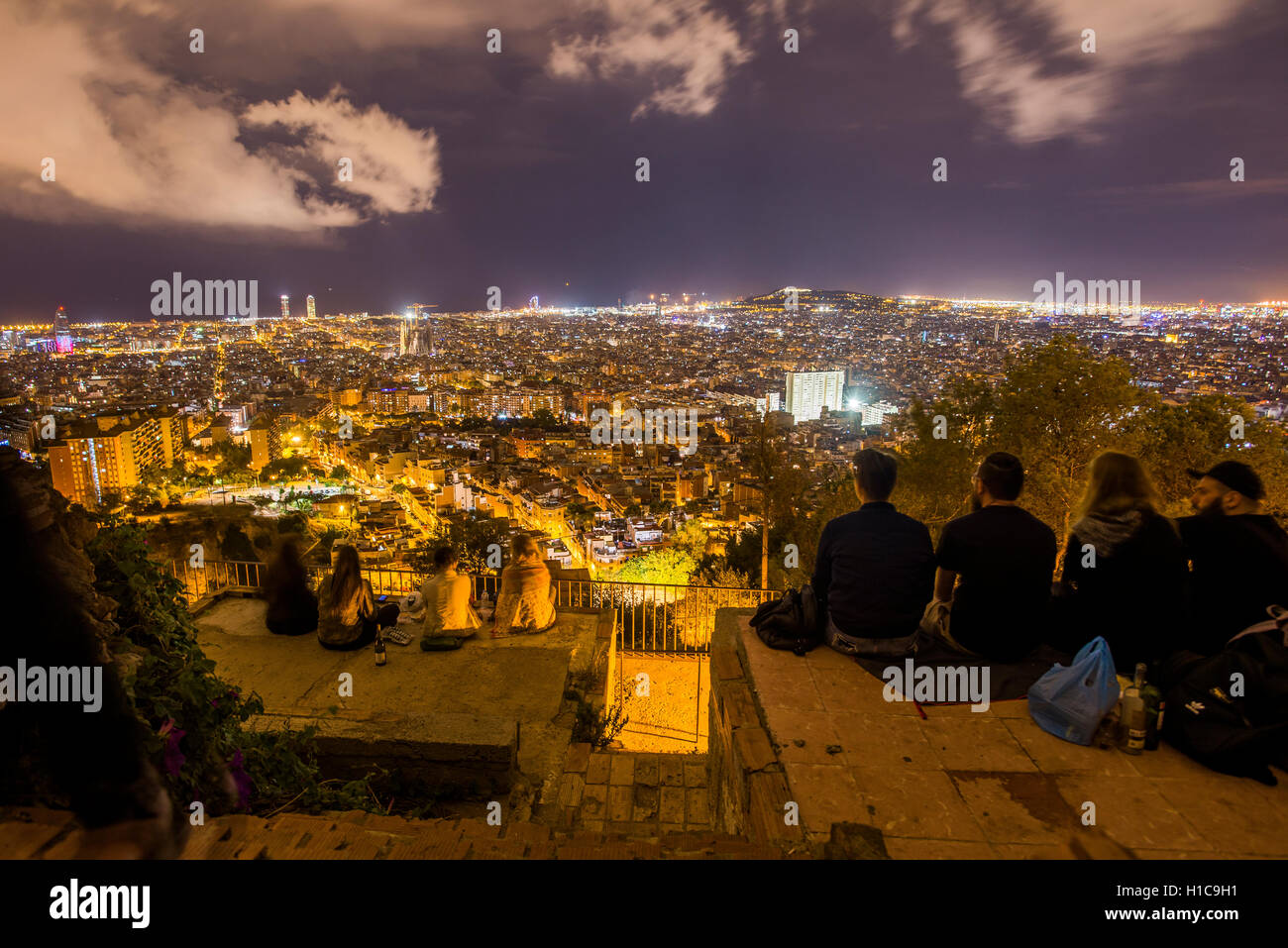 Barcelona Stadt, in der Nacht, Bunker del Carmel, Turo De La Rovira, Sagrada Familia Stockfoto