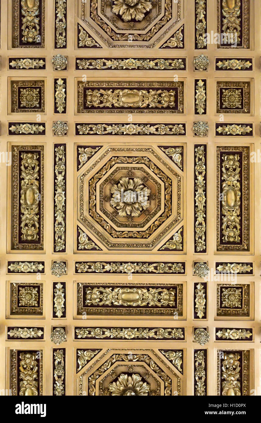 Textur bemalte Decke im Empire-Stil. Stockfoto