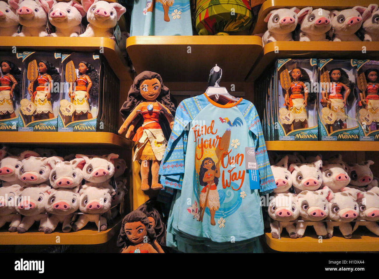 Moana Charakter waren, Disney Store Interieur, Times Square, New York Stockfoto