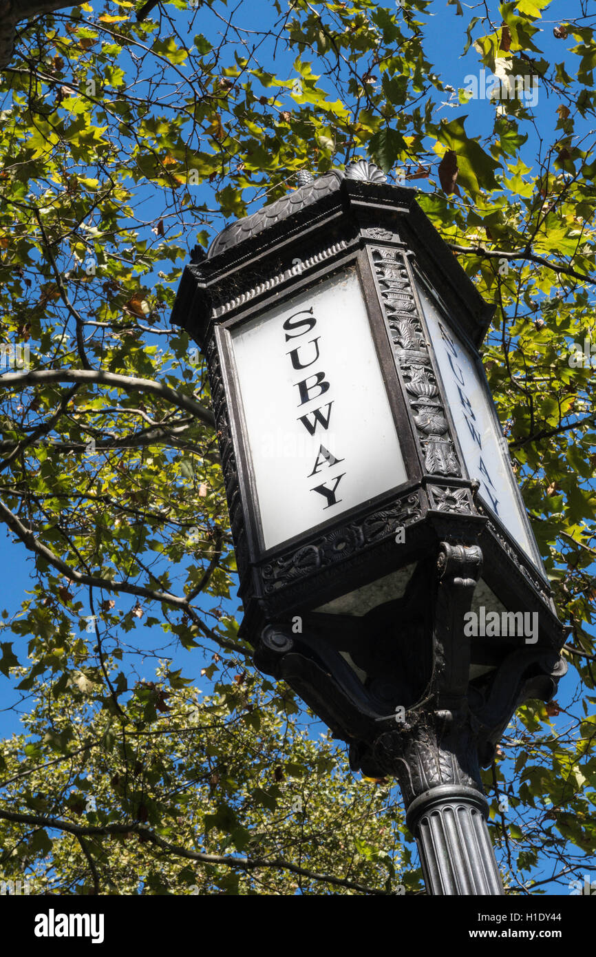 Vintage U-Bahn Lampe Zeichen, NYC, USA Stockfoto