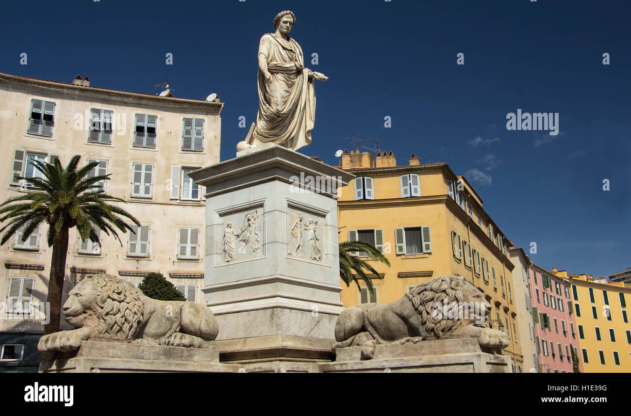 Napoleon Bonoparte Denkmal Und Bunten H usern Von Ajaccio Korsika 