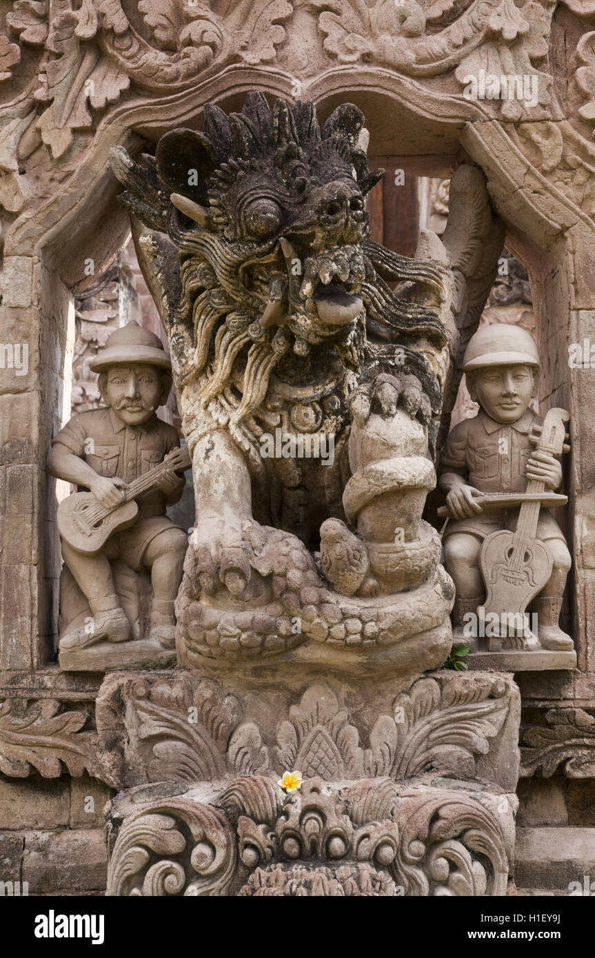 Elk220-6369v Indonesien, Bali, Sangsit, Pura Beji Tempel, Wächter Gottheit Figur Stockfoto