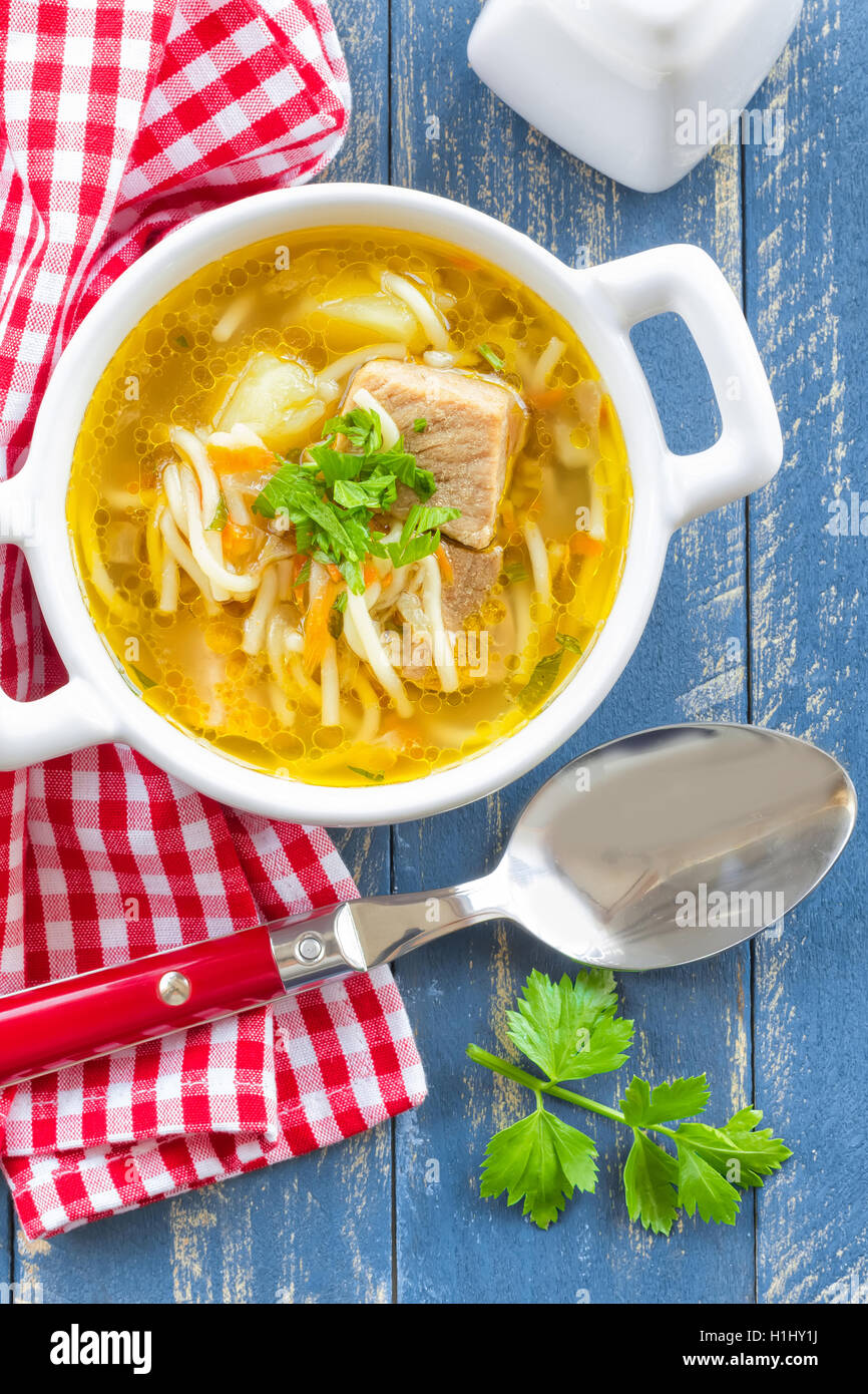 Suppe mit Nudeln Stockfoto