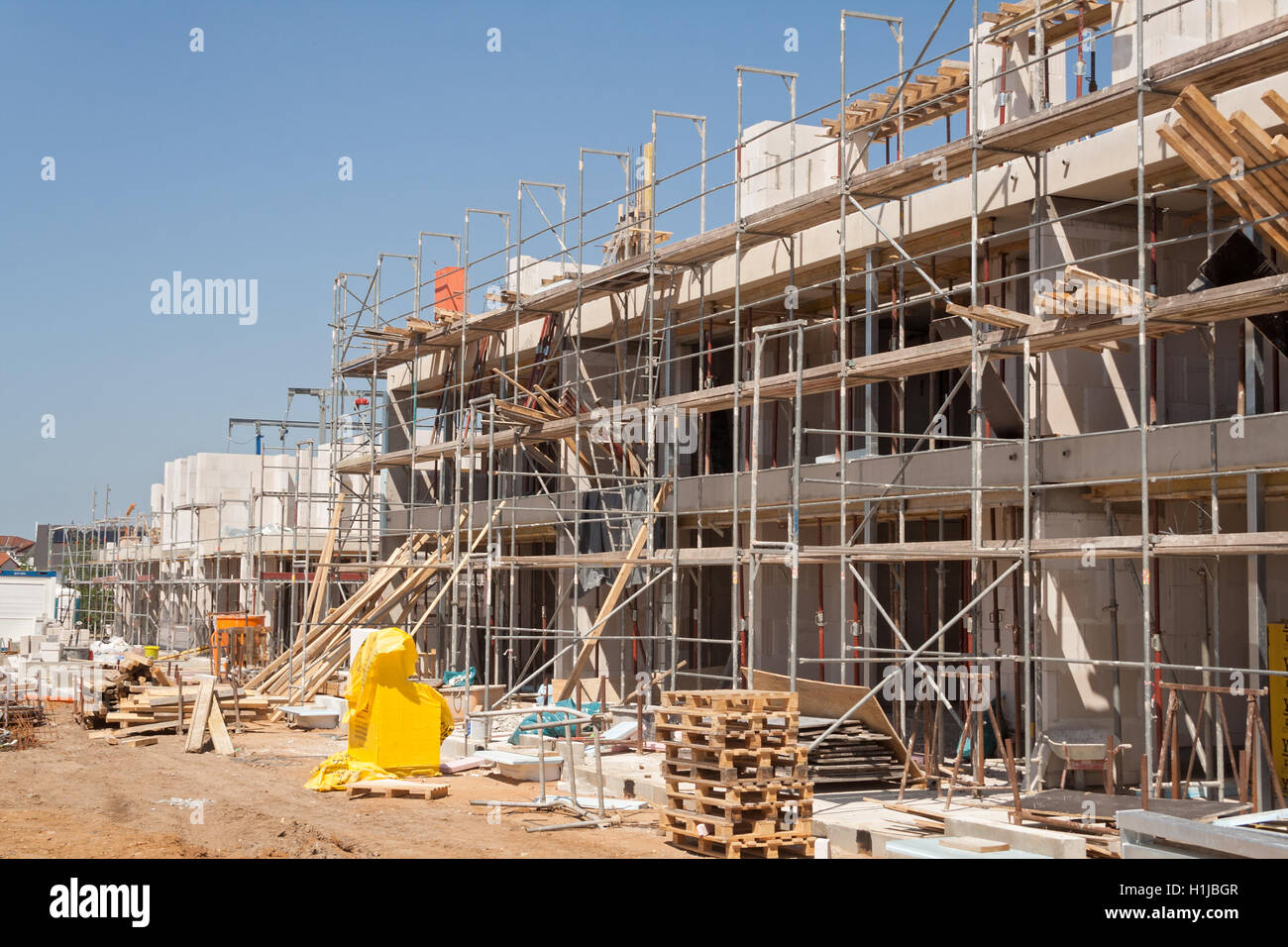 Baustelle einer neuen Reihenhaus-Siedlung Stockfoto