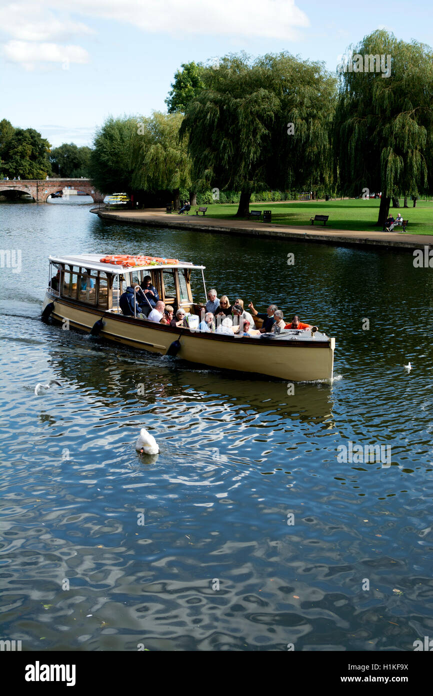 Reise-Boot auf dem Fluss Avon, Stratford Warwickshire, England, UK Stockfoto