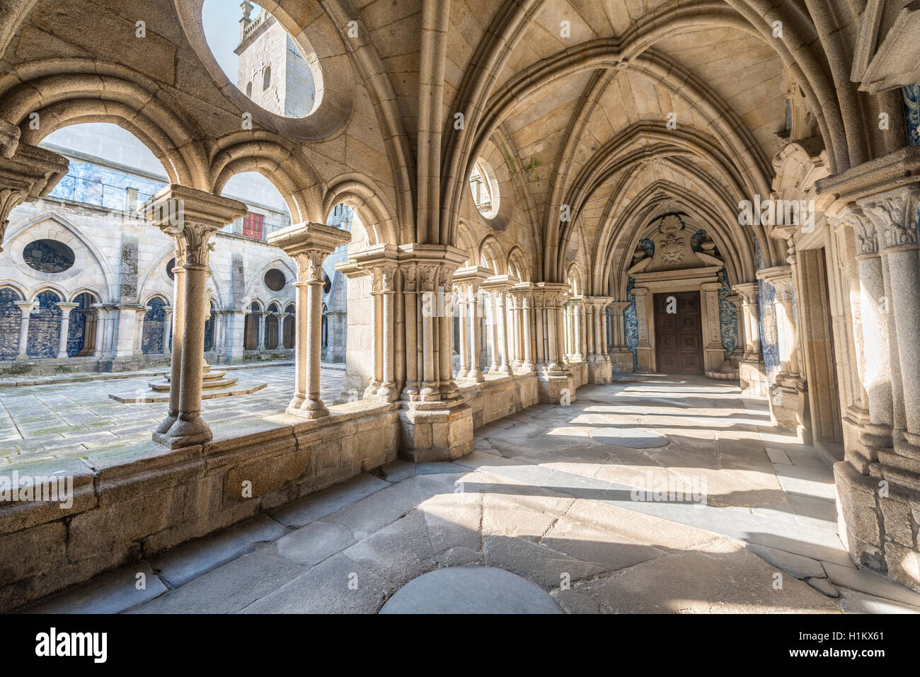 Kreuzgang in der Kathedrale von Porto, Barredo Bezirk, Porto, Portugal Stockfoto