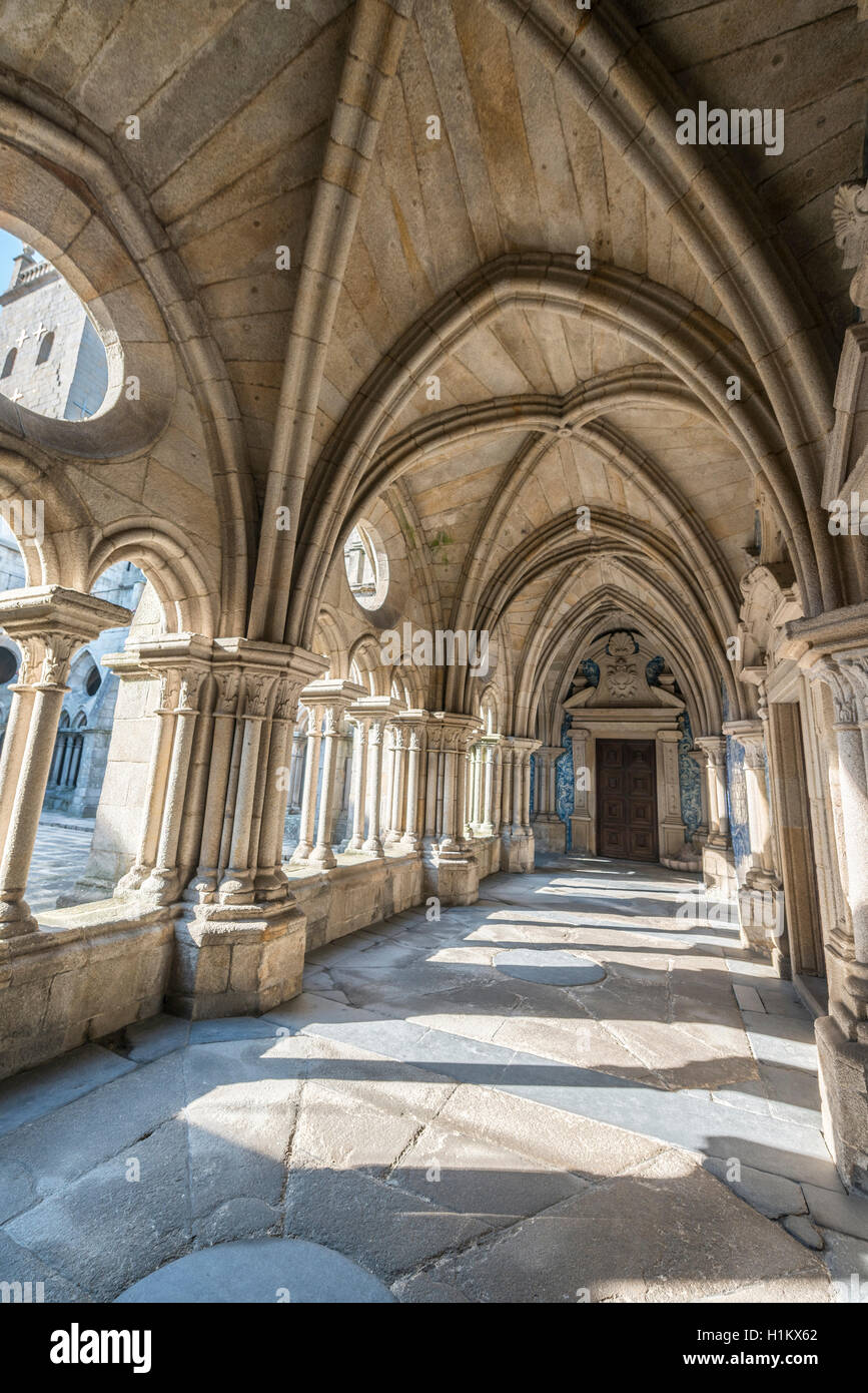 Kreuzgang in der Kathedrale von Porto, Barredo Bezirk, Porto, Portugal Stockfoto
