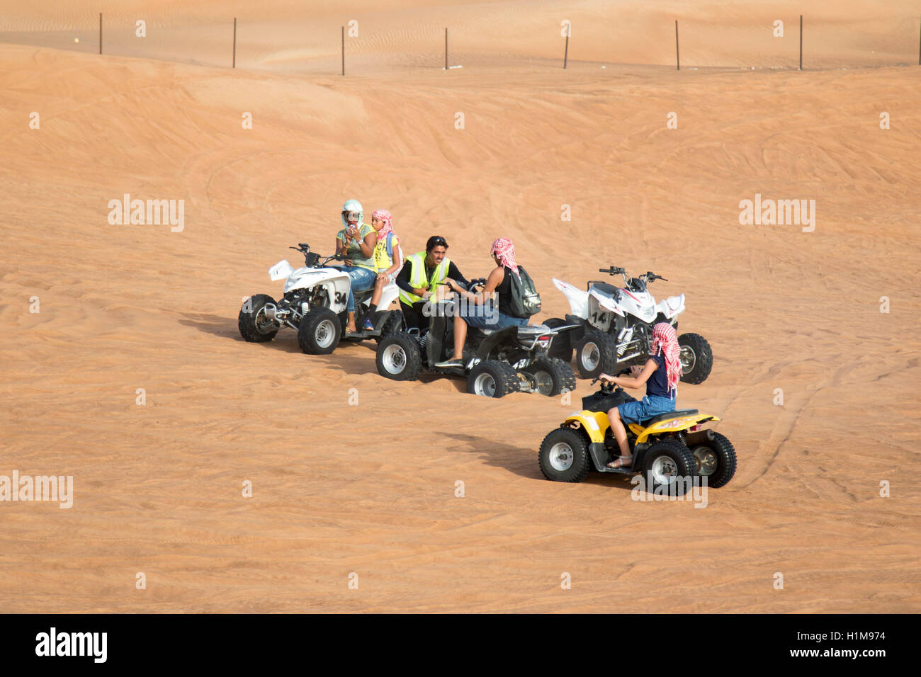 Desert Safari Dune bashing Tour Tourist Spaß Dubai Stockfoto