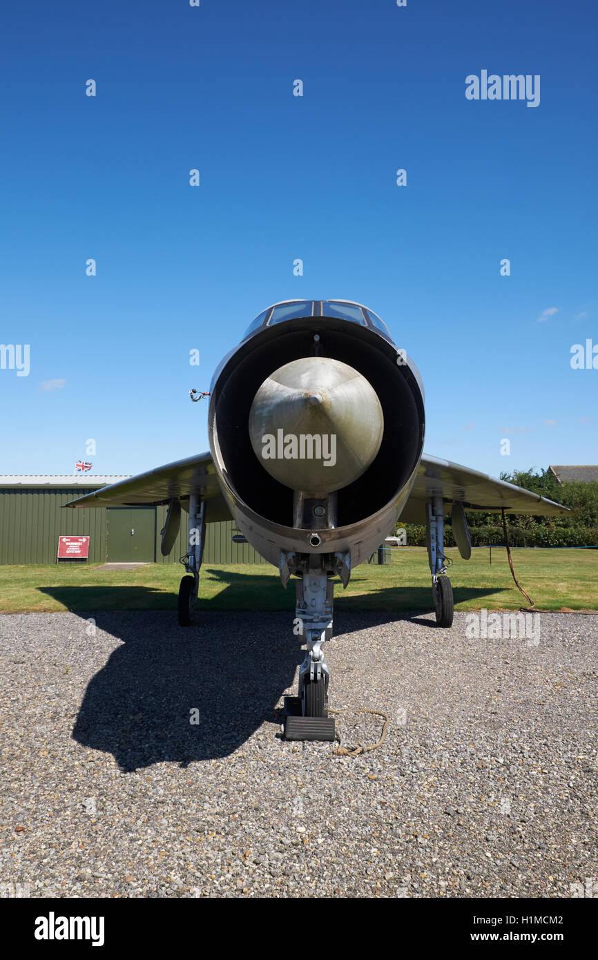 Ein English Electric Lightning T.5 Trainer Abfangjäger auf dem Display an der Newark Air Museum, Nottinghamshire, England. Stockfoto