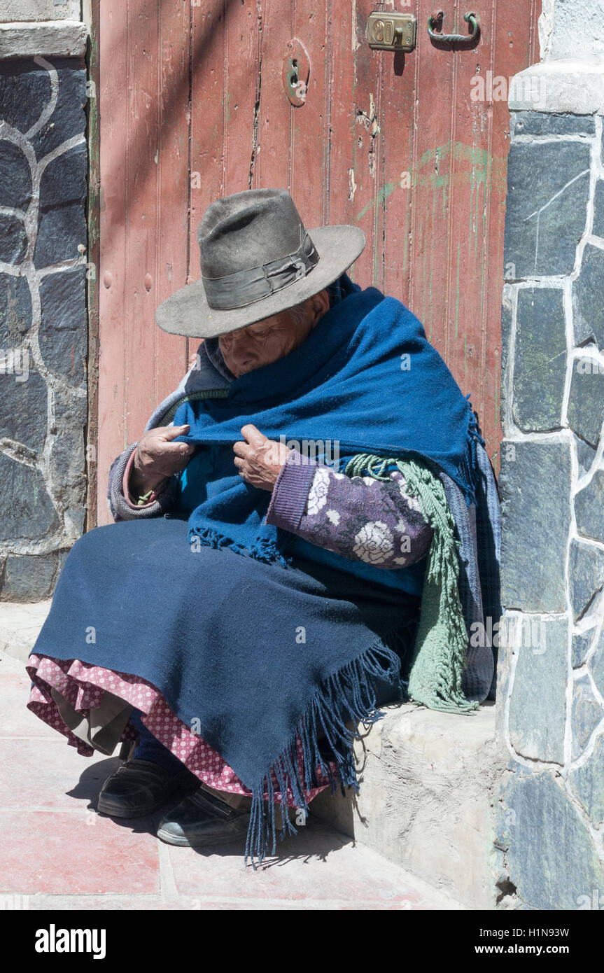 Eine introspektive bolivianischen Frau in Potosi Stockfoto