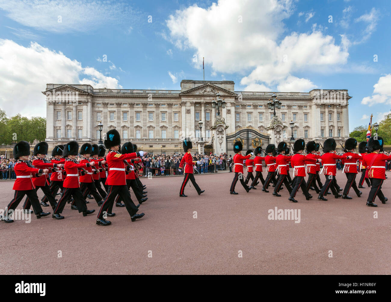 Ändern der Guard am Buckingham Palace London Stockfoto