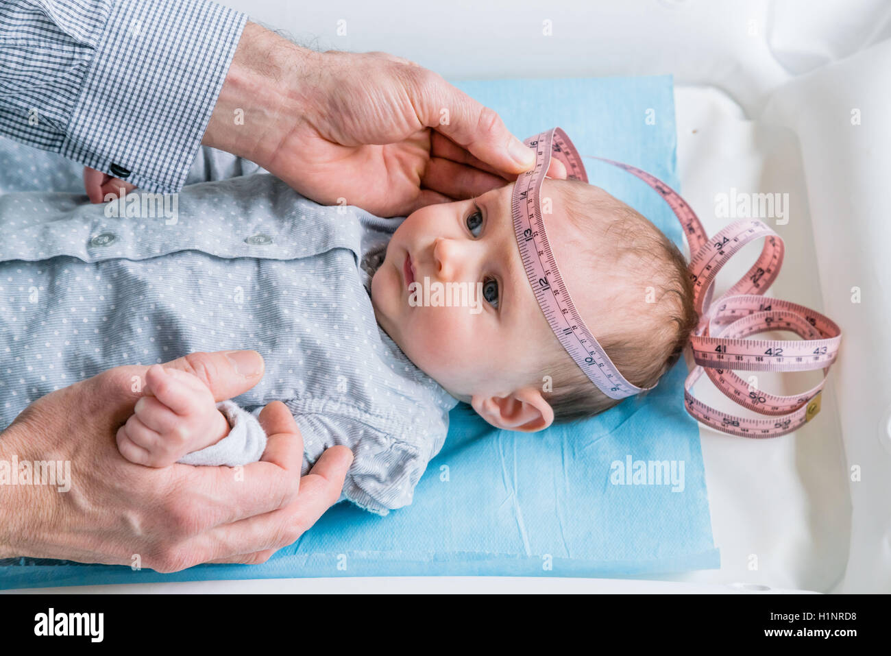 Measuring Baby Head Stockfotos und bilder Kaufen Alamy