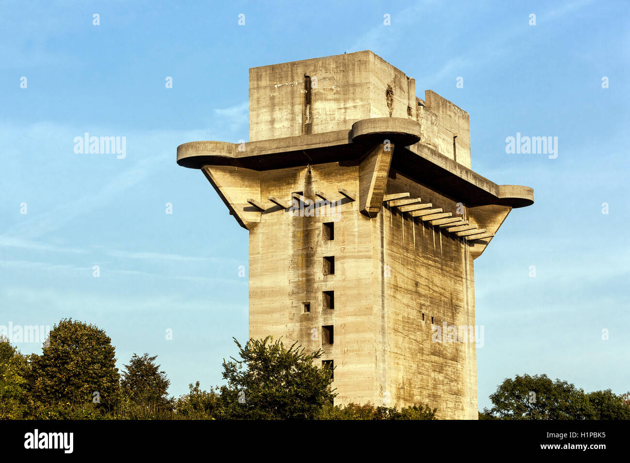 Eine deutsche Flakturm Flakturm, ein Überbleibsel aus dem zweiten Welt Krieg, Anti-Aircraft Bunker, Augarten, Wien, Österreich Stockfoto