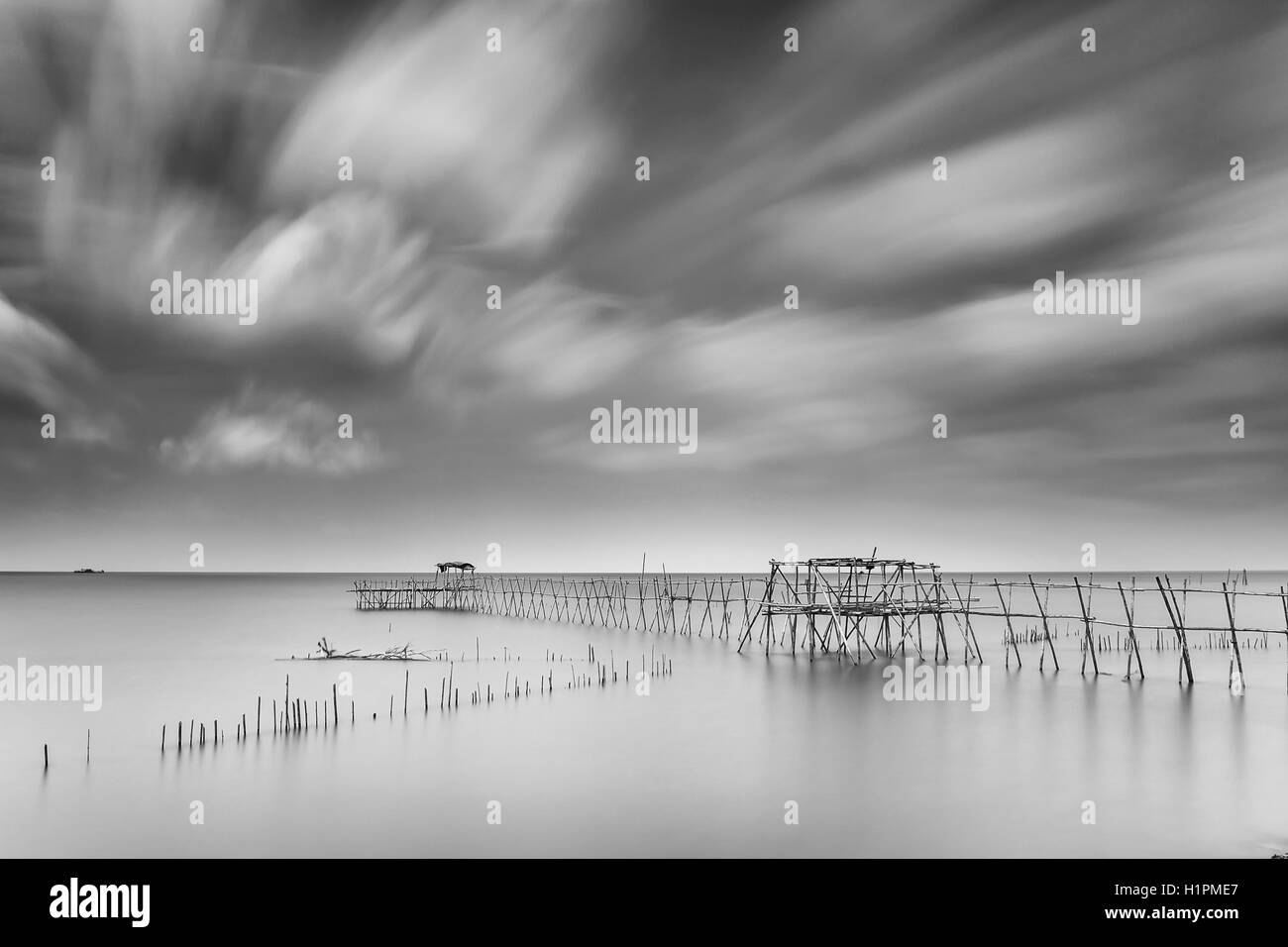 Lange Belichtung Bild des langgai bei Pantai Sungai lurus Stockfoto