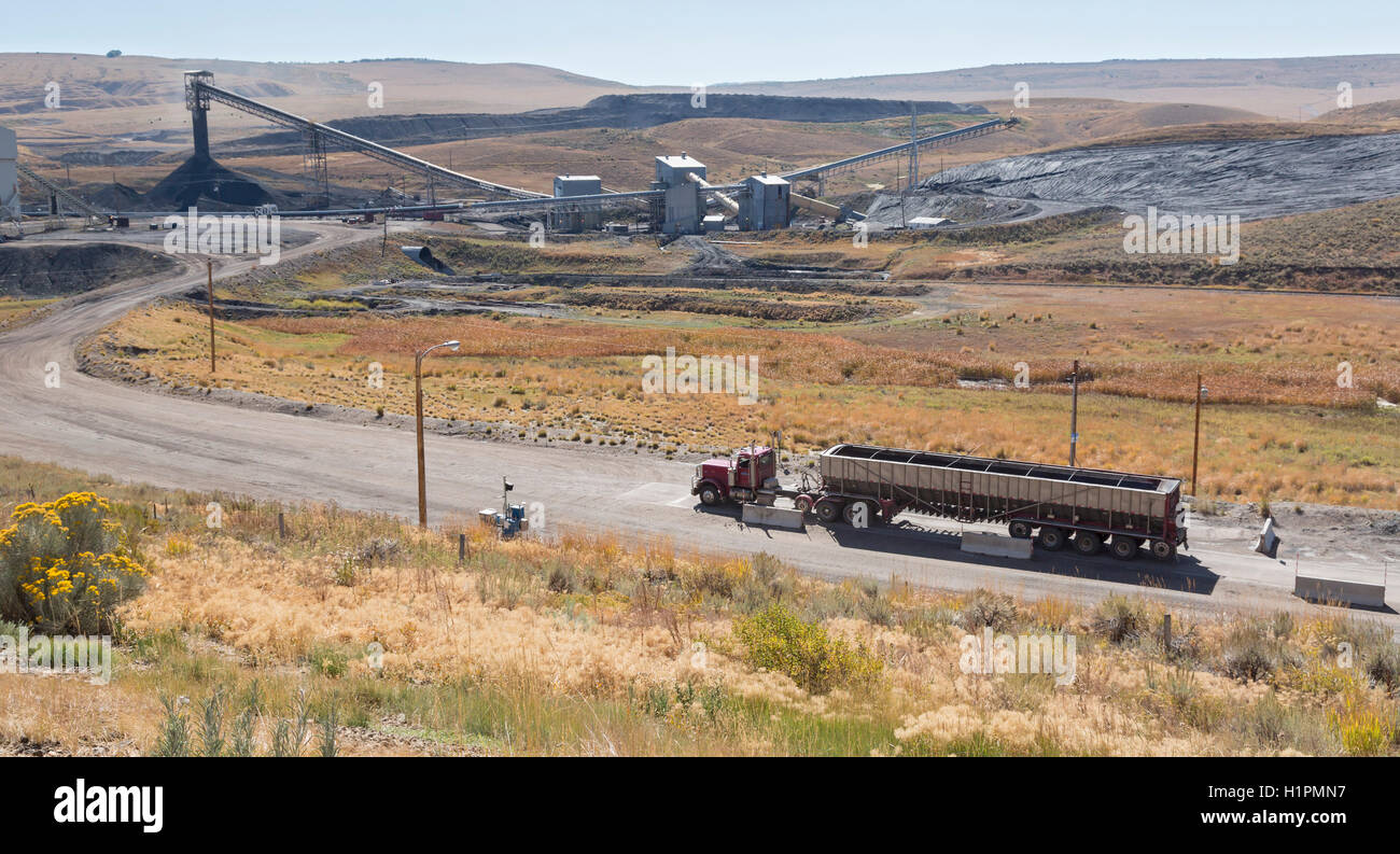 Oak Creek, Colorado - eine leere Kohle LKW auf einer Skala auf der Kohle Verladeanlage in Peabody Energy Twentymile Mine. Stockfoto