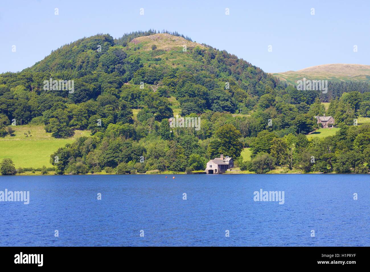 Gowbarrow fiel vor dem Bootshaus. Gowbarrow Bay, Ullswater, Penrith, Nationalpark Lake District, Cumbria, England, UK. Stockfoto