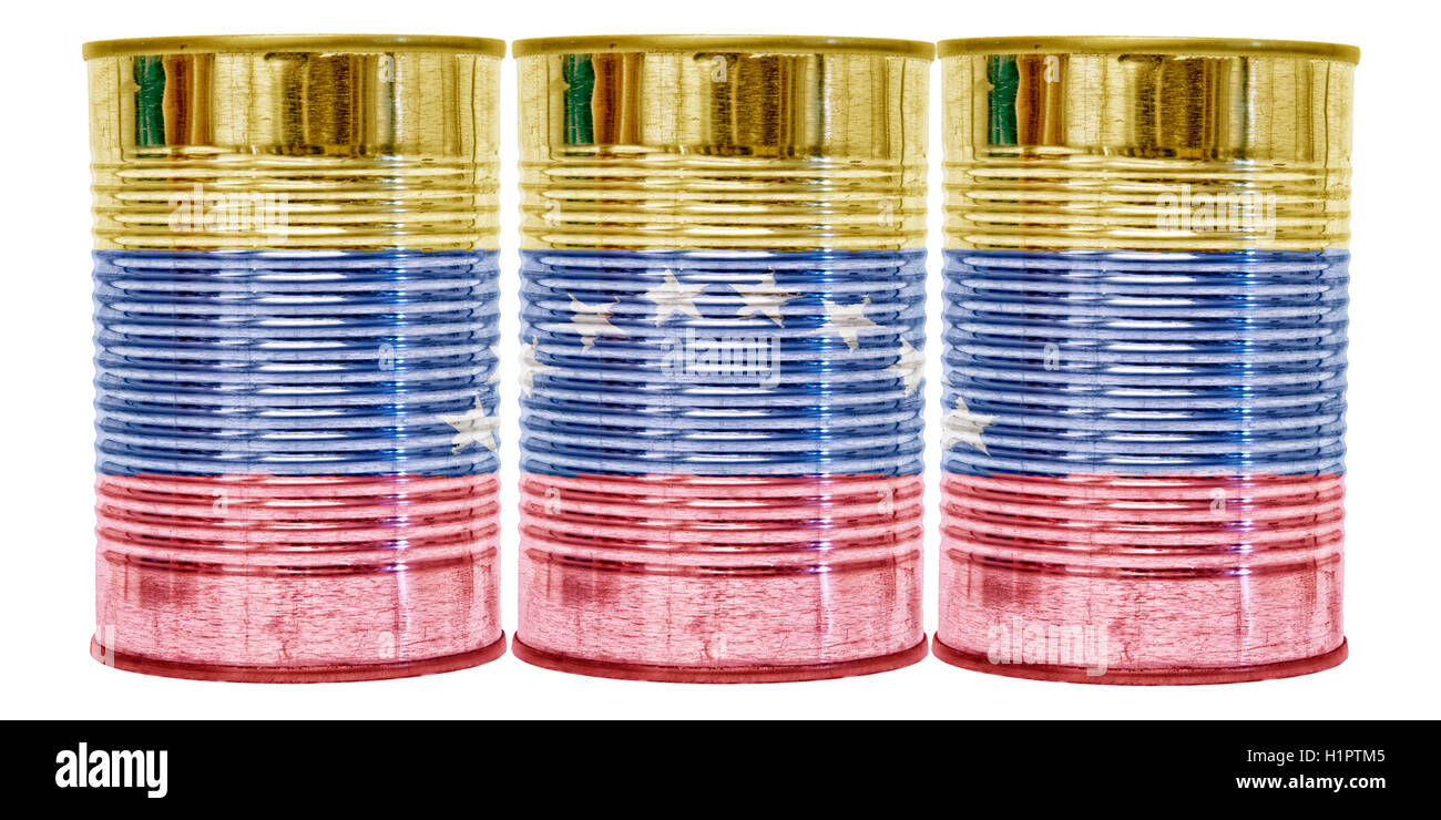 Drei Dosen mit der Flagge Venezuelas auf sie isoliert auf weißem Hintergrund. Stockfoto