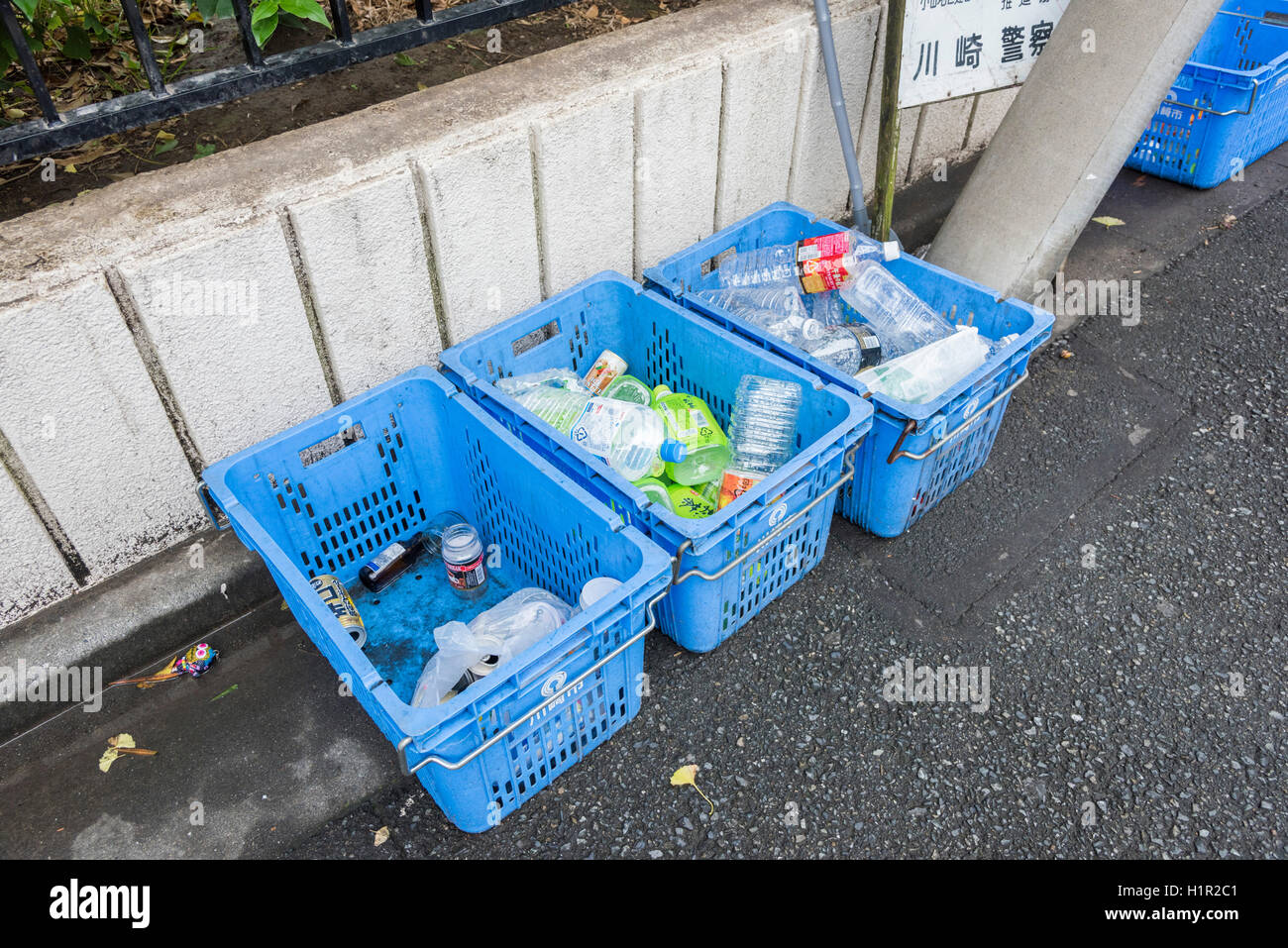 Papierkorb legen, Stadt Kawasaki, Präfektur Kanagawa, Japan Stockfoto
