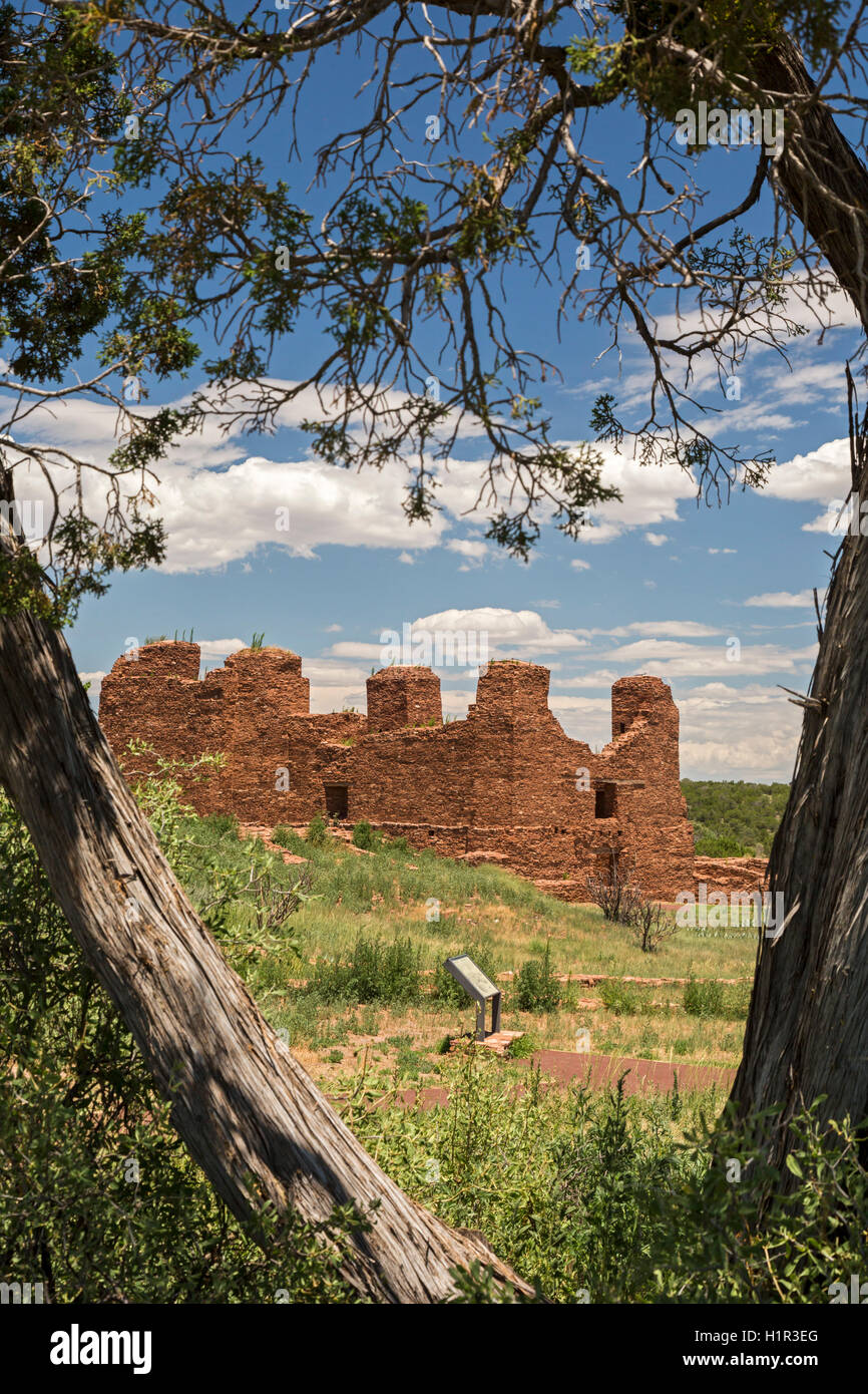 Punta de Agua, New-Mexico - die spanische Kirche bei den Quarai Ruins in Salinas Pueblo Missionen National Monument. Stockfoto