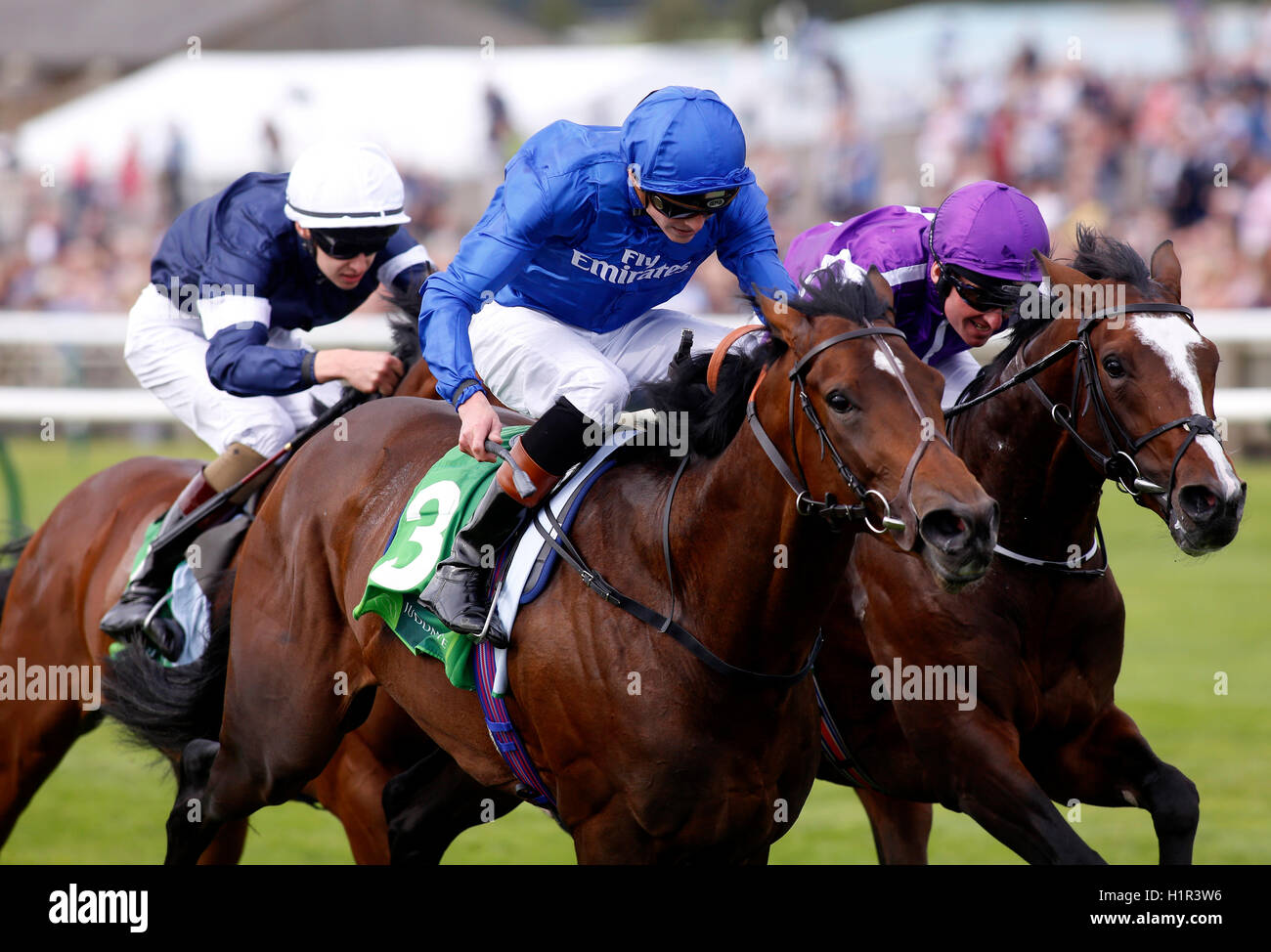 Best Of Days von James Doyle geritten wird die bessere The Anvil geritten von Seamie Heffernan, der Juddmonte Royal Lodge Stakes Rennen laufen tagsüber drei der Cambridgeshire Meeting in Newmarket Racecourse zu gewinnen. Stockfoto